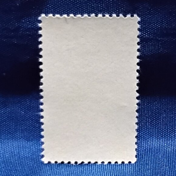 Uncirculated USA 1976 Olympics: Skiing 13 Cent Stamp!! - Picture 2 of 2